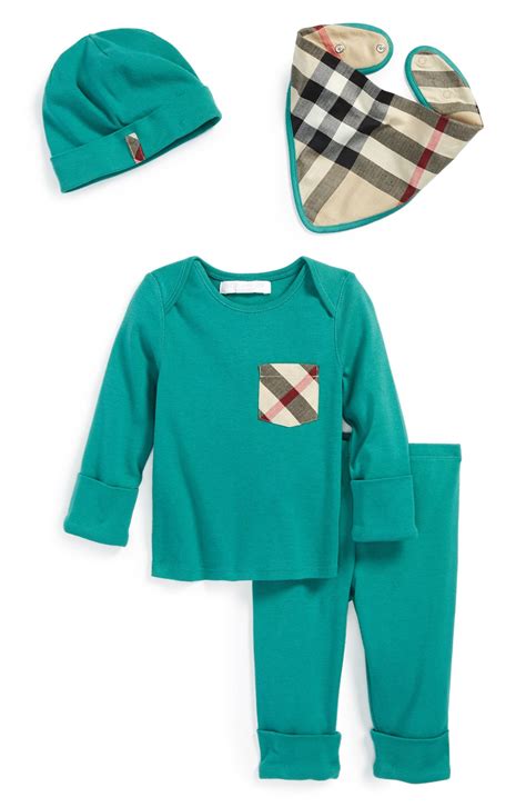 bonnet burberry bebe|burberry newborn gift sets.